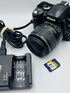 Nikon D40 SLR Camera BUNDLE With Nikkor18-55/Charger/4GB/Batteries/15k Shutter